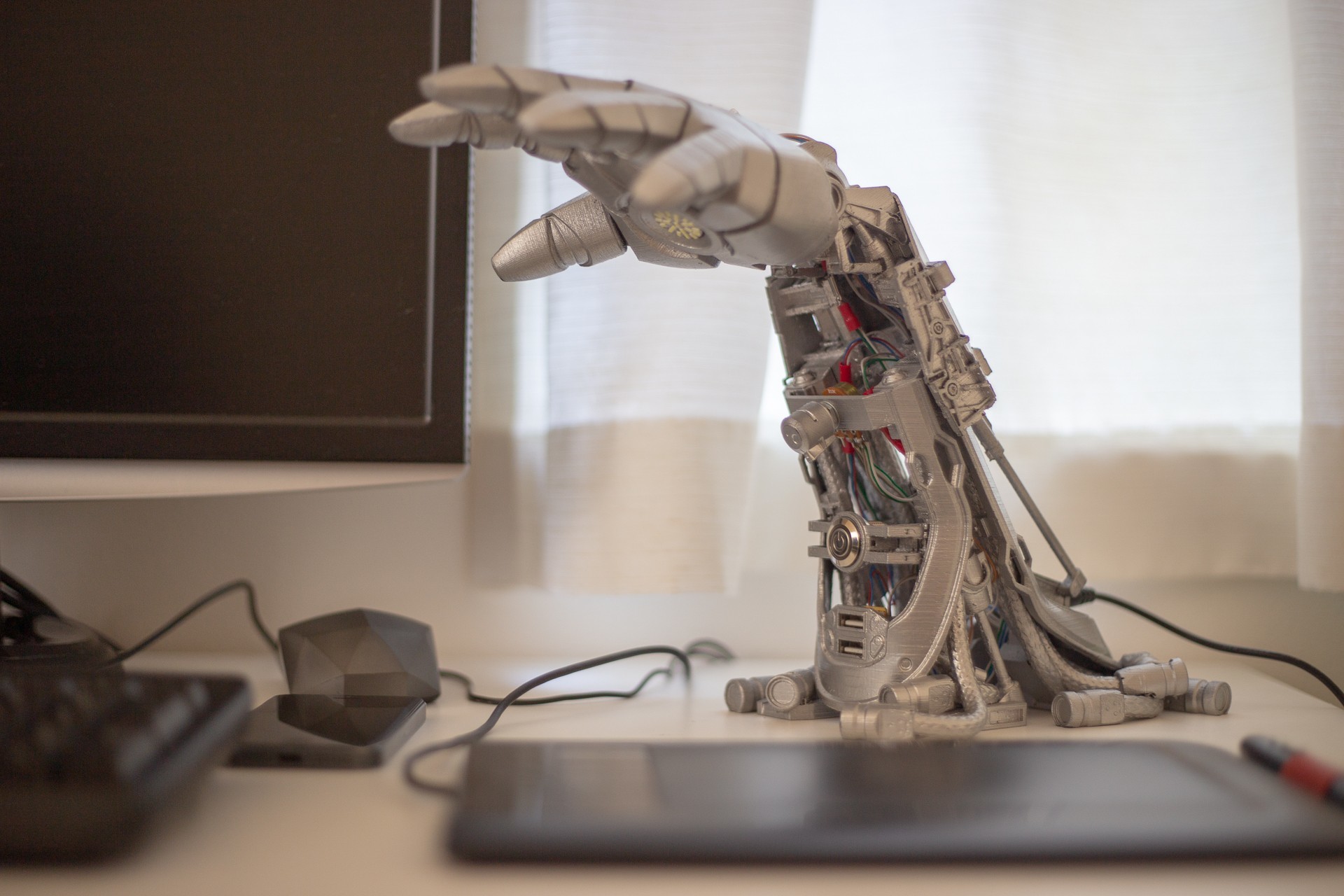 Iron Man-inspired Mechanical Handheld Lamp - STL File for 3D Printing - Image 3