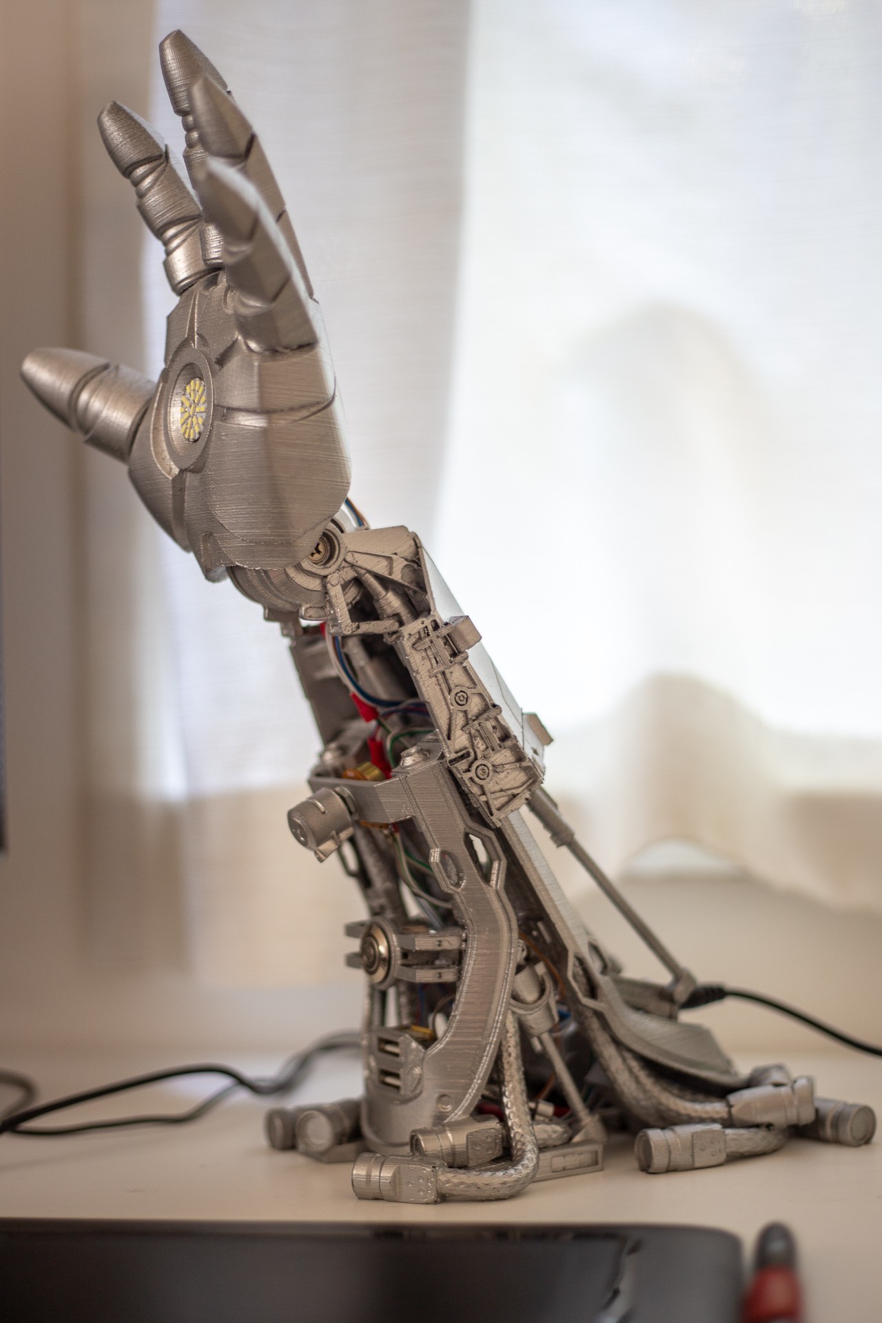 Iron Man-inspired Mechanical Handheld Lamp - STL File for 3D Printing - Image 4