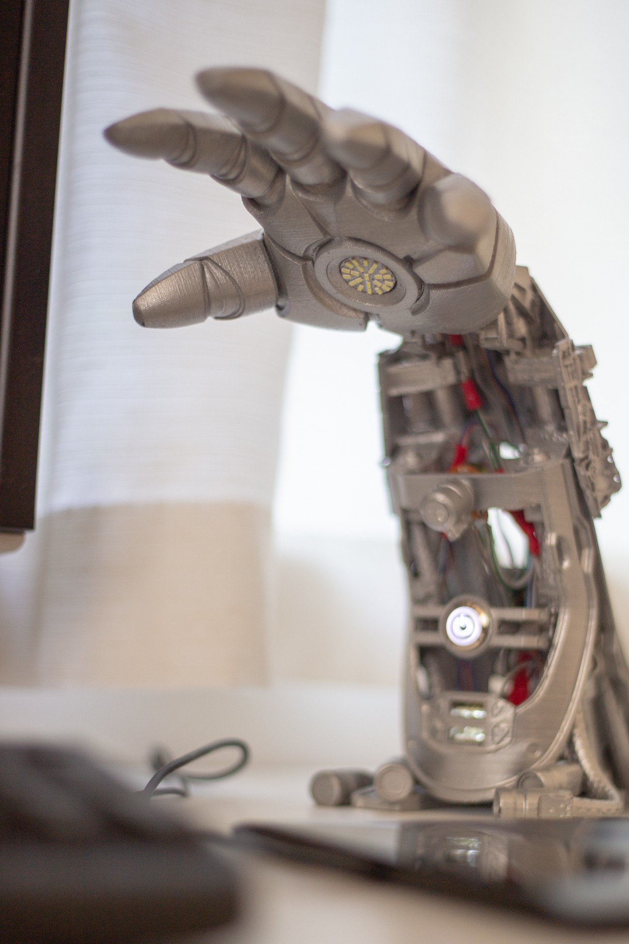 Iron Man-inspired Mechanical Handheld Lamp - STL File for 3D Printing - Image 7